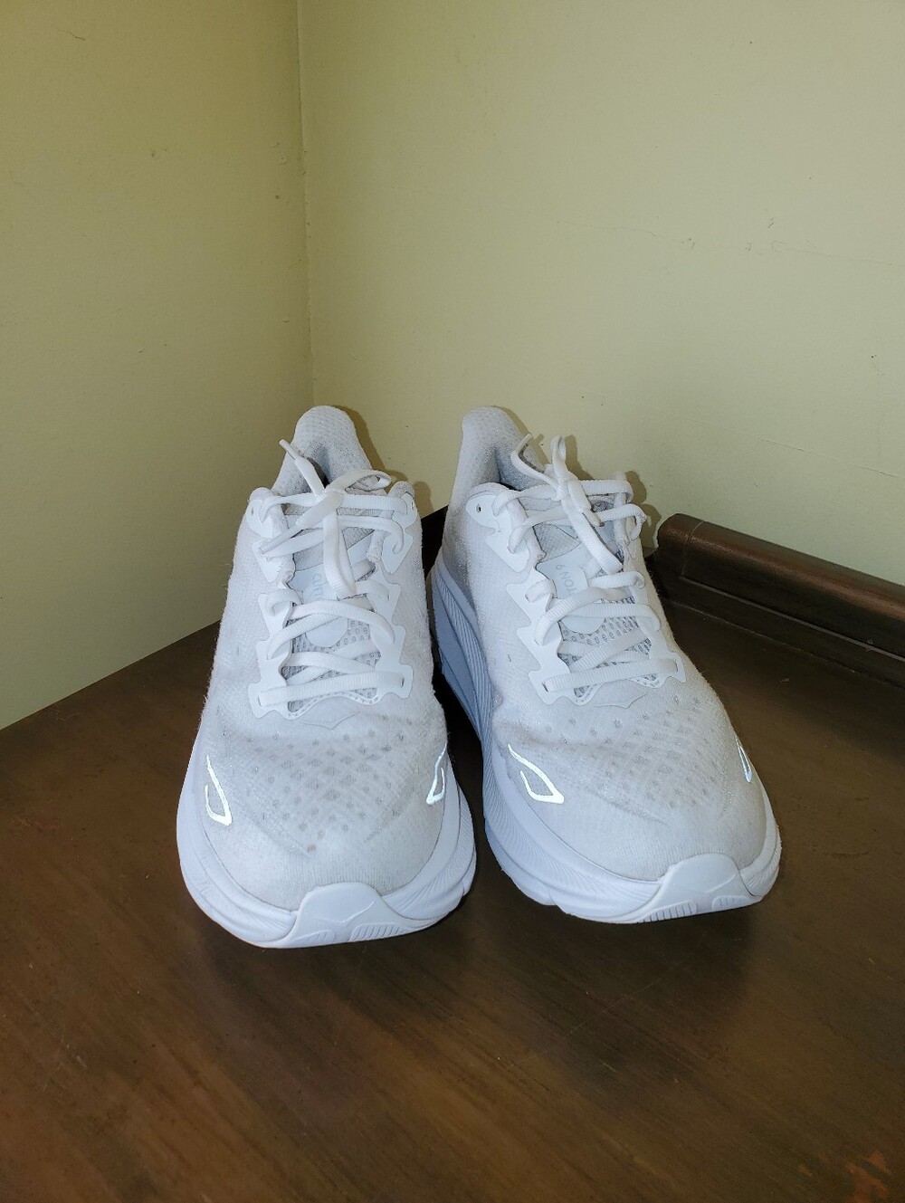 Hoka Clifton 9 Athletic Shoes Sz 10 Double White